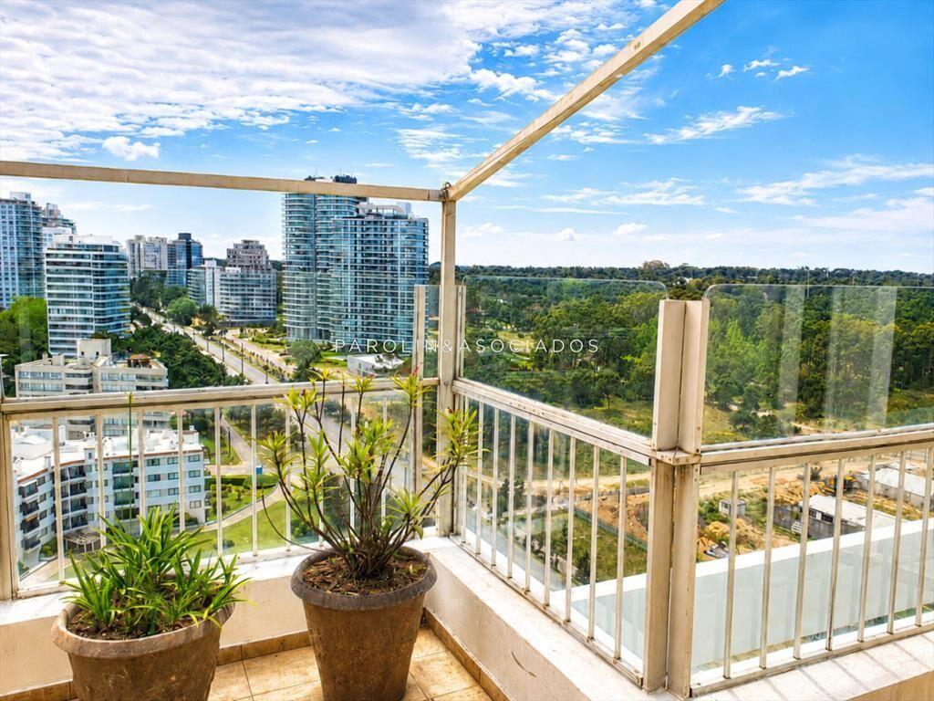 Espectacular penthouse en venta. Edificio Tiburon planta de