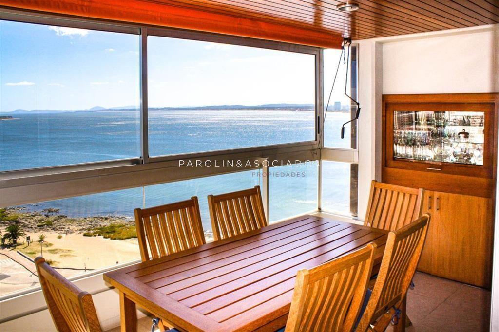 Apartamento de 3 dormitorios en venta en edificio
