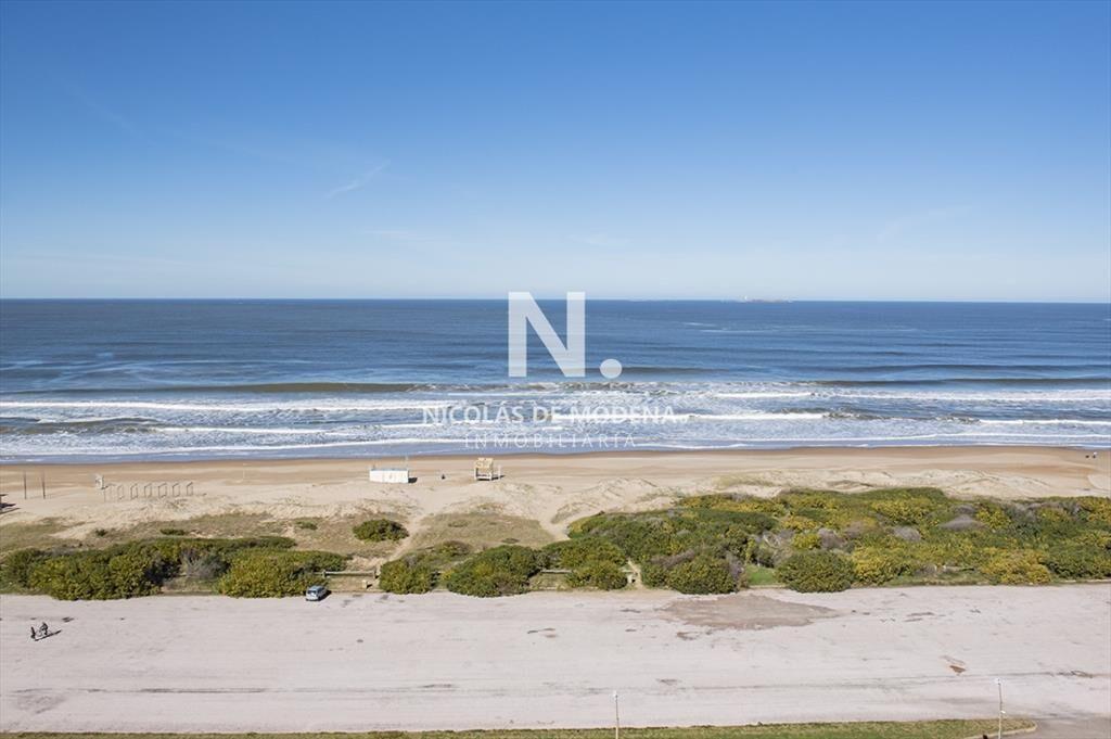 Vende apartamento de 3 dormitorios en Tiburon ,