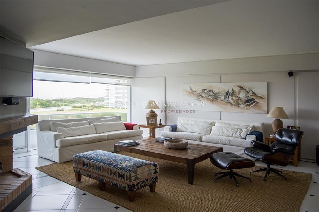 Hermoso apartamento en venta de 4 dormitorios en