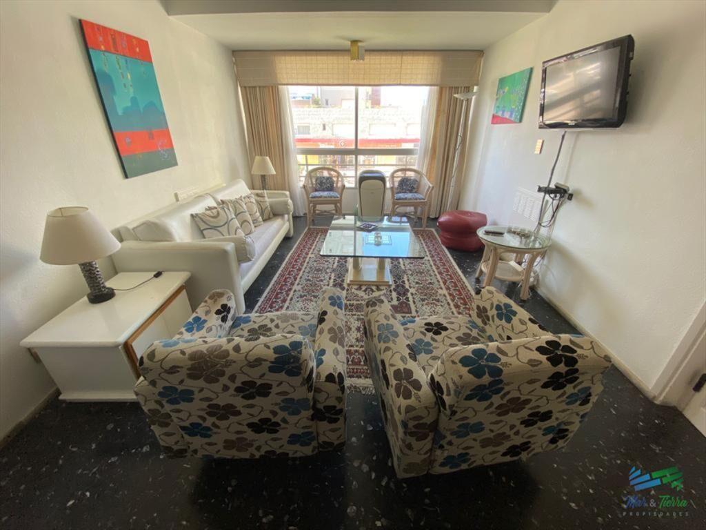 En venta apartamento 2 dormitorios sobre calle