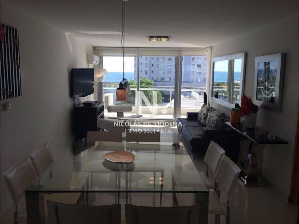 A pasos de Playa Mansa, dpto de 2 dorm + dep en