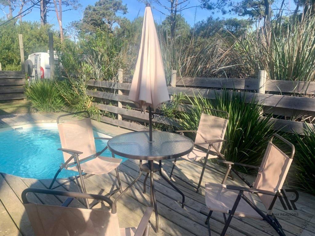 Complejo de 3 casas con piscina en venta en Punta del Diablo