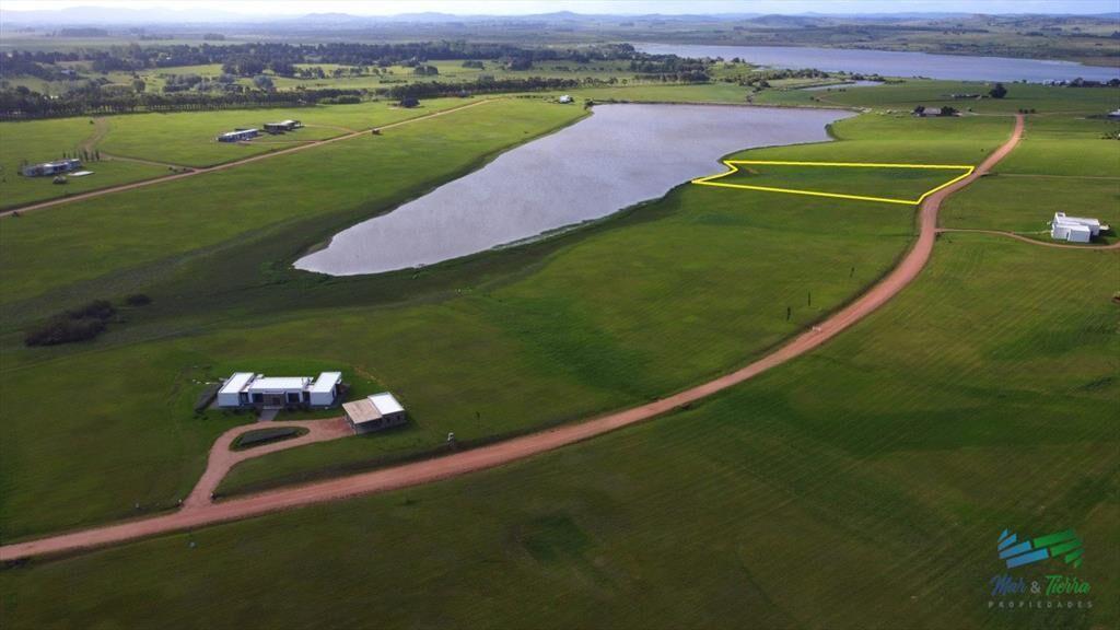 venta de terreno con costa de laguna en laguna de