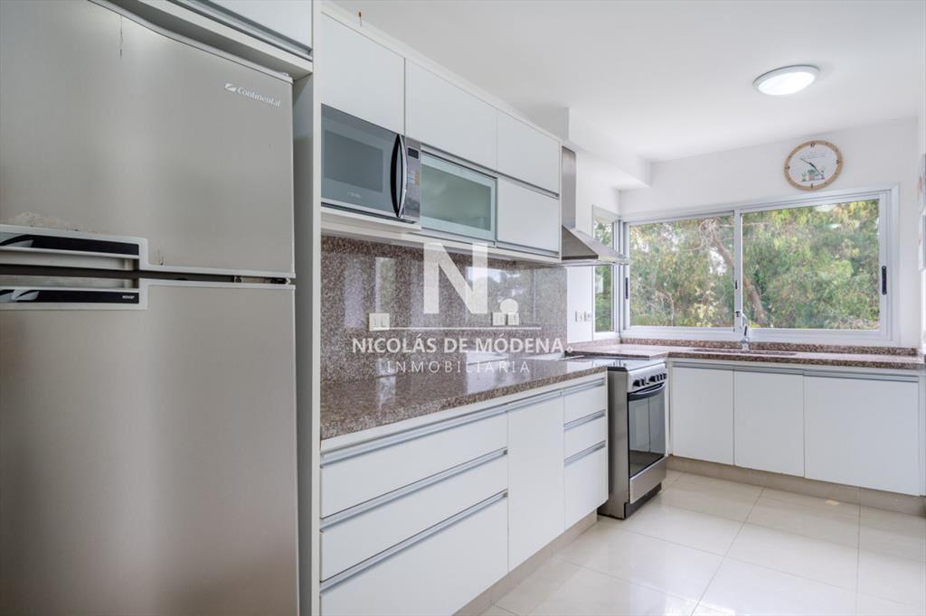 Muy buen apartamento de Tres dormitorios y Azotea con Parri