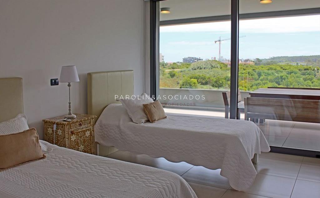 Apartamento de 3 dormitorios en venta en Tiburón