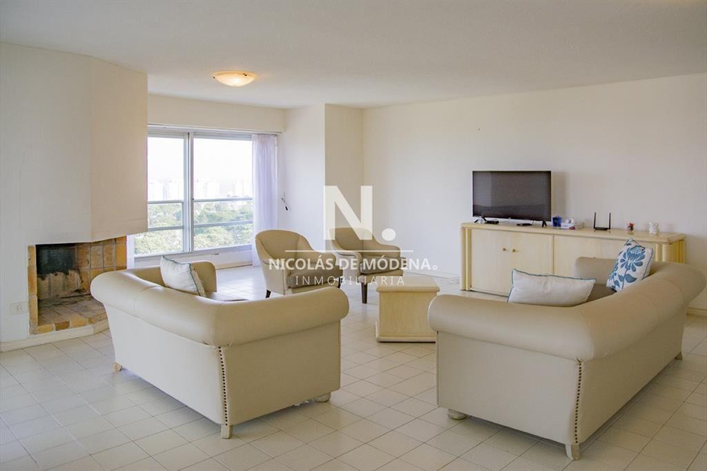 Departamento en venta de 3 dormitorios con vista
