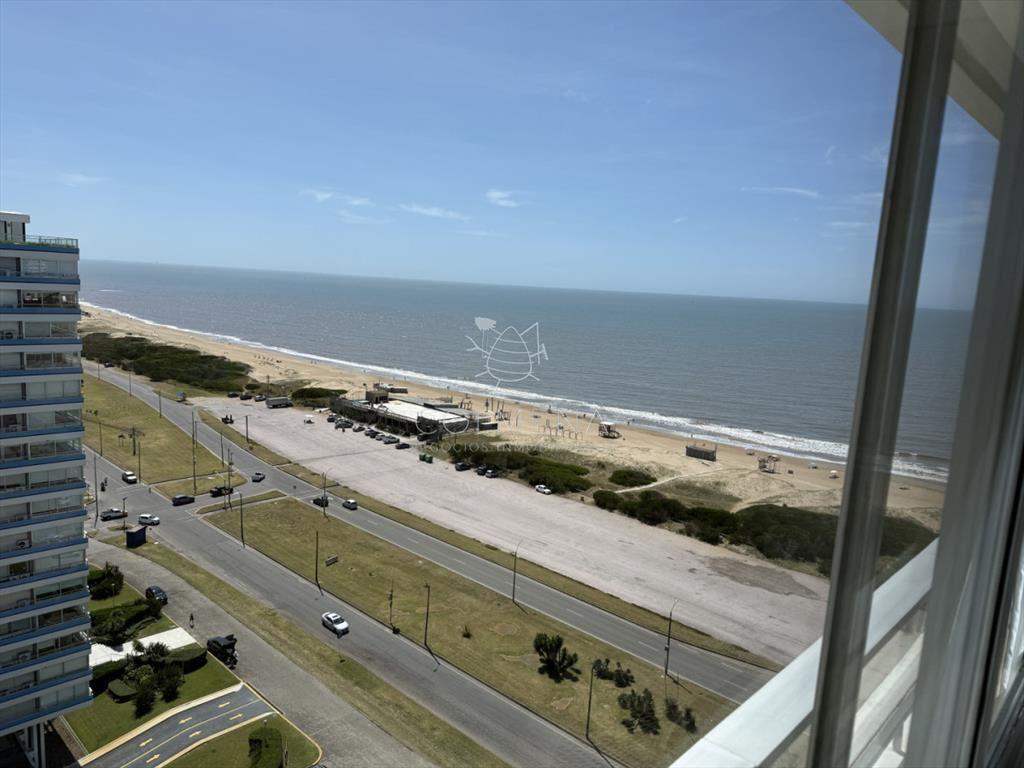 ESPECTACULAR PLANTA, PRIMERA LINEA, SERVICIOS Y