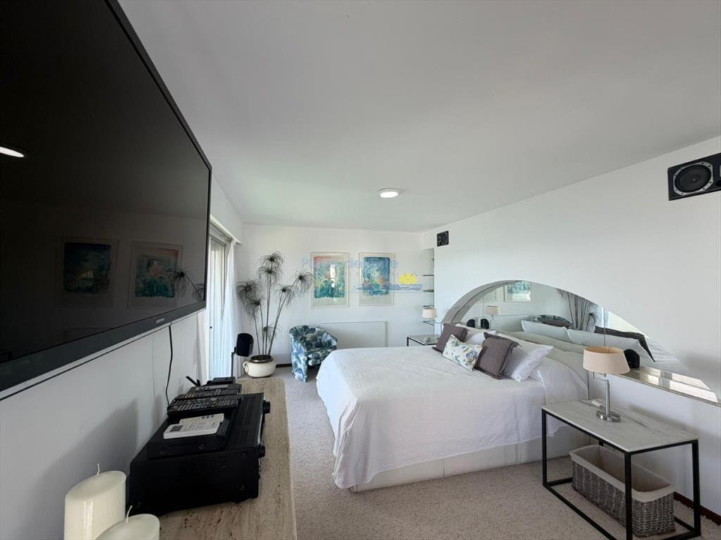 Apartamento de 2 dormitorios y servicio en anual