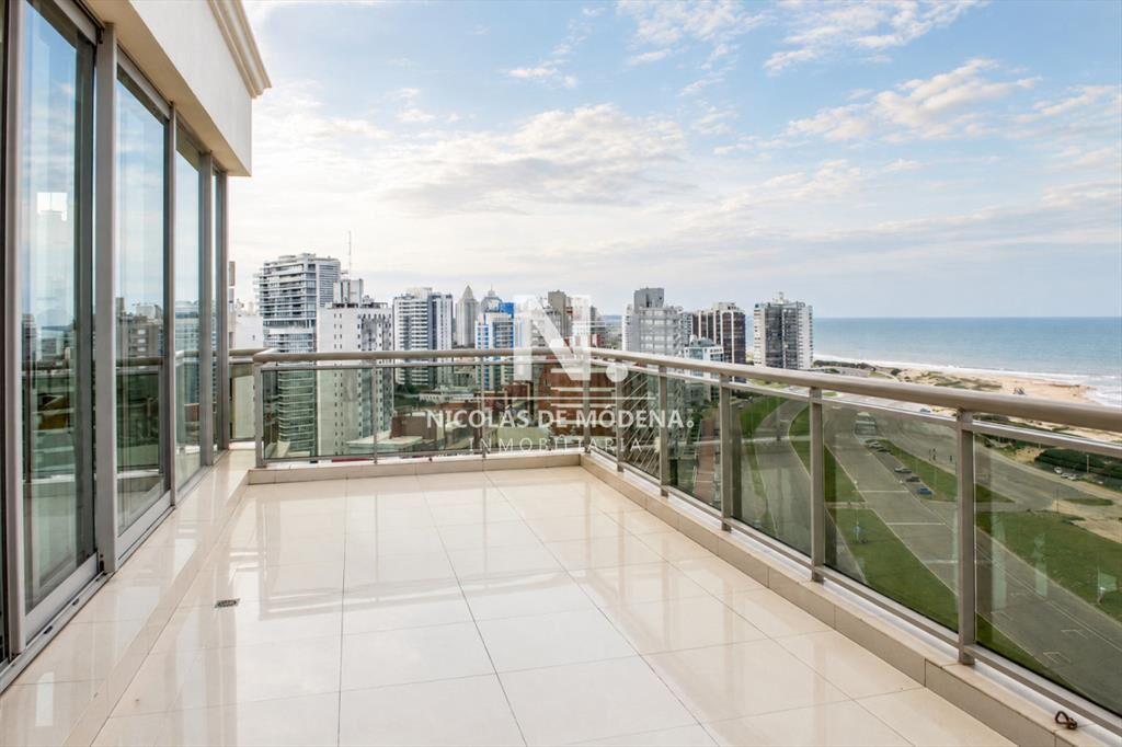 El lujo frente al mar, penthouse en Playa Brava