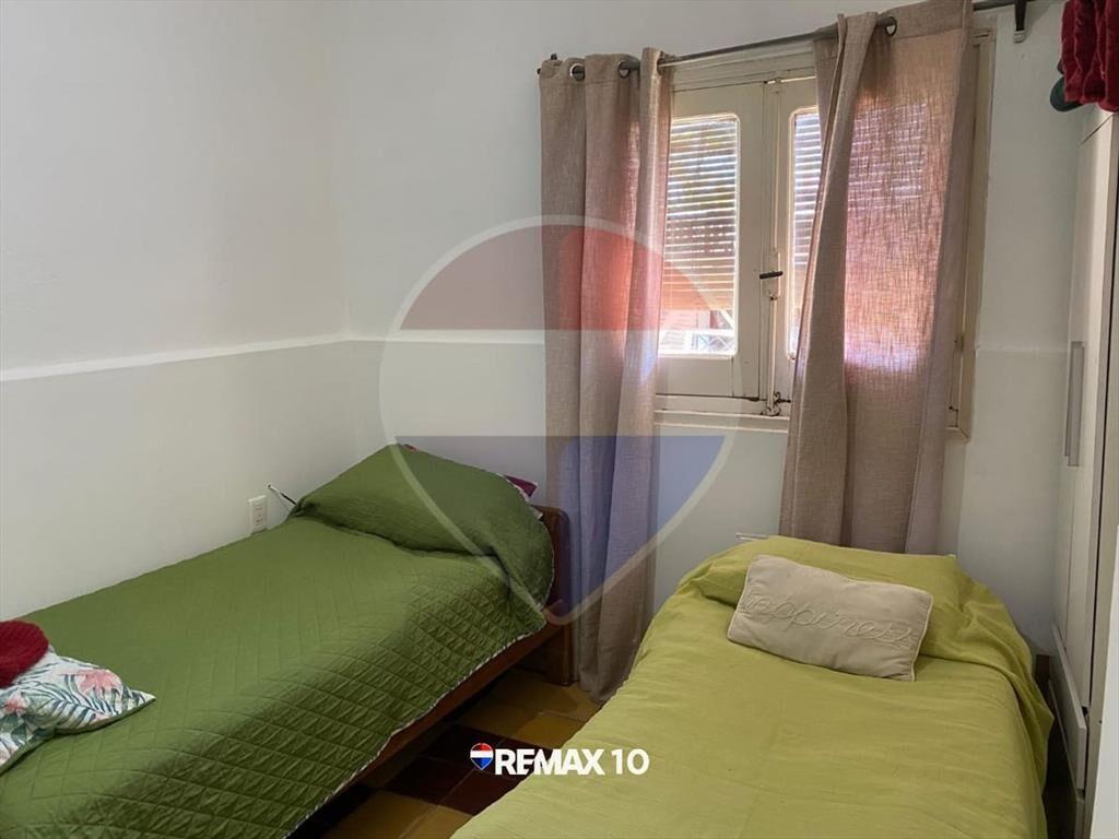 Se vende casa 2 dormitorios buena ubicación