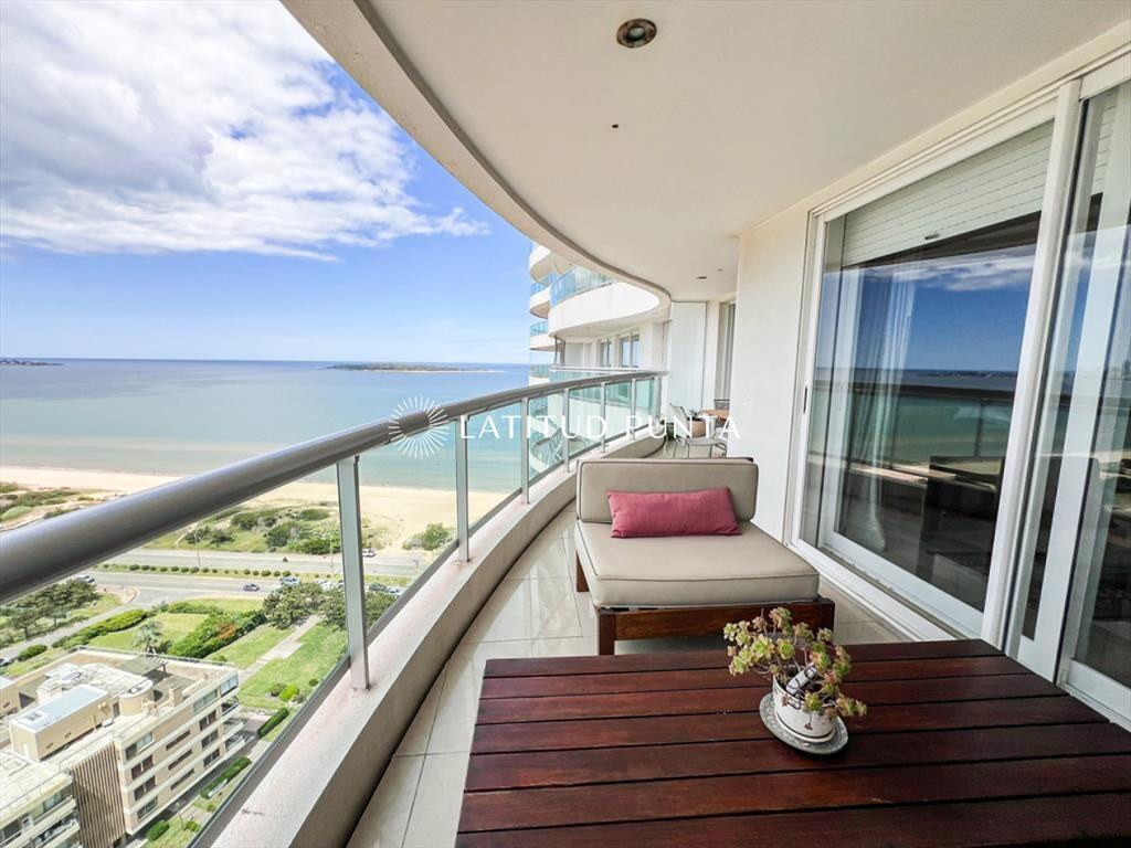Apartamento piso alto sobre la mansa de 2 mas