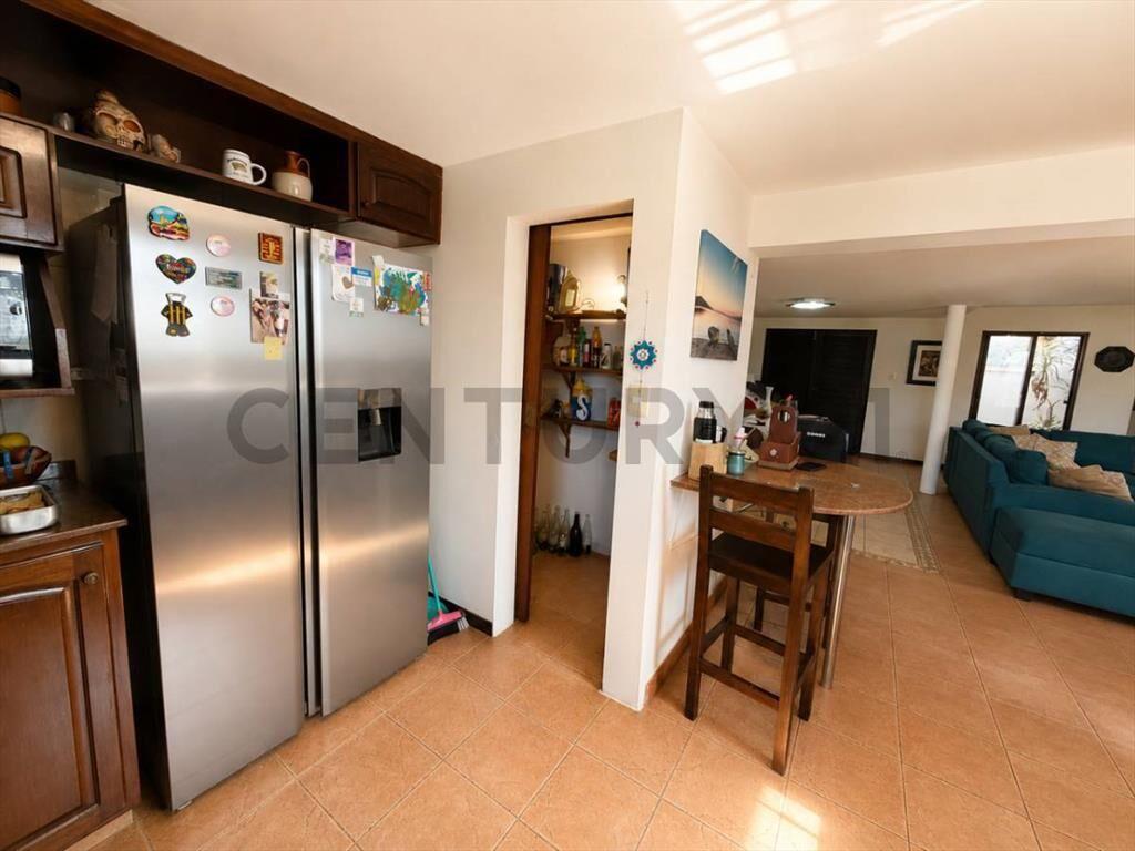 Casa en venta en Solymar sur | 5 dormitorios | piscina | ...