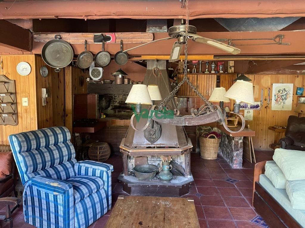 Casa de 4 dormitorios y 3 baños con piscina en