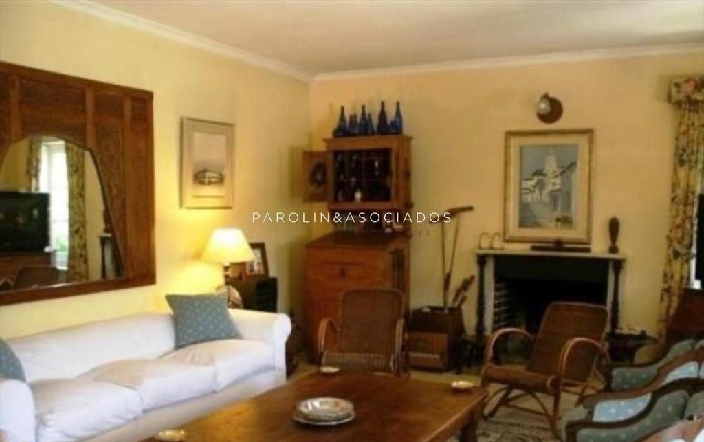 CASA EN VENTA DE 4 DORMITORIOS EN LA BARRA
