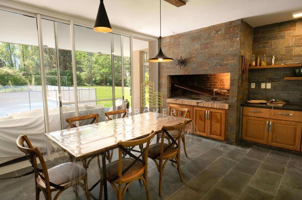 Venta y alquiler anual de impresionante casa de 400 m2 en b