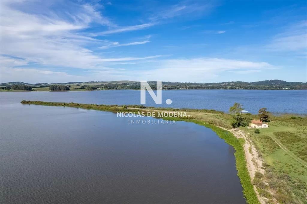 Chacra sobre Laguna del Sauce con costa, de 18 HA