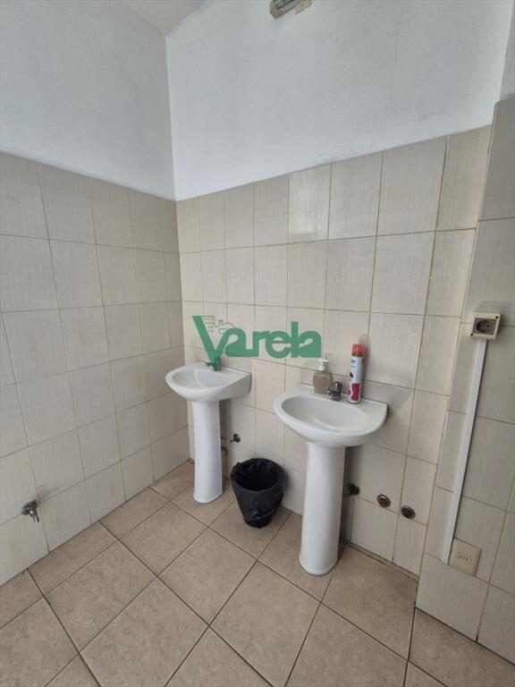 Venta local en 3 plantas 700 mts2, Agraciada esq