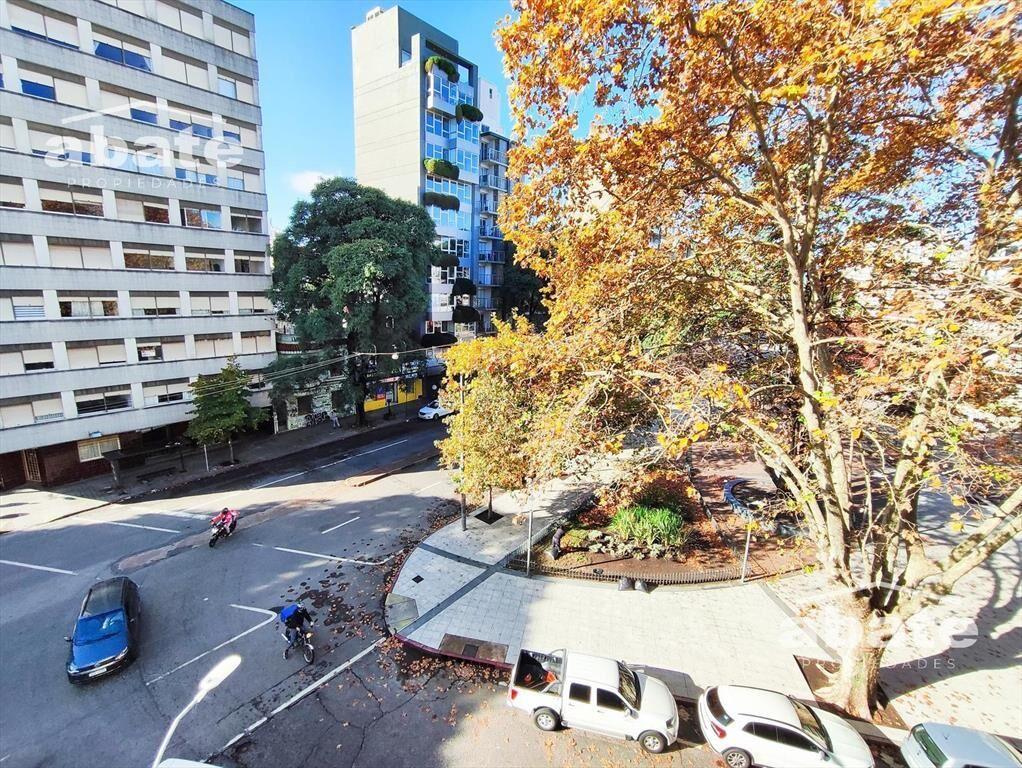 Alquiler Apartamento 2 dormitorios y Garage en Parque Rodó.