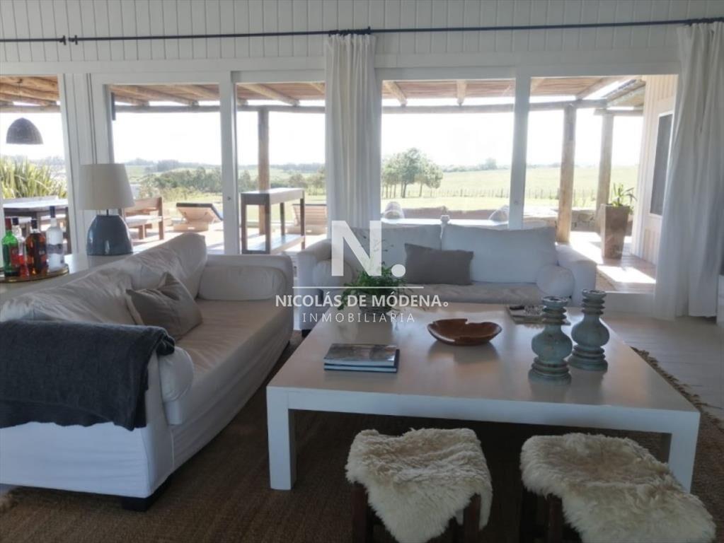 Hermosa casa en barrio privado
