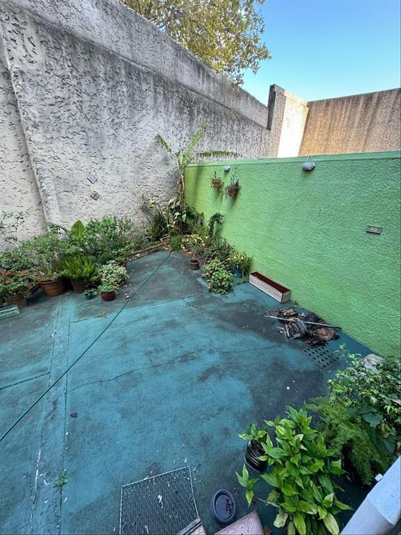2 DORMITORIOS SOBRE ENRIQUE MARTÍNEZ PLANTA BAJA CON PATIO