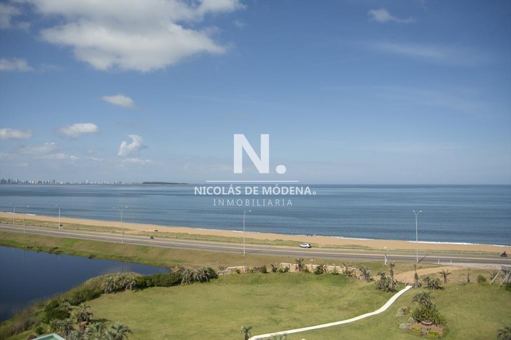 Complejo con vistas unicas a Laguna y Mar.