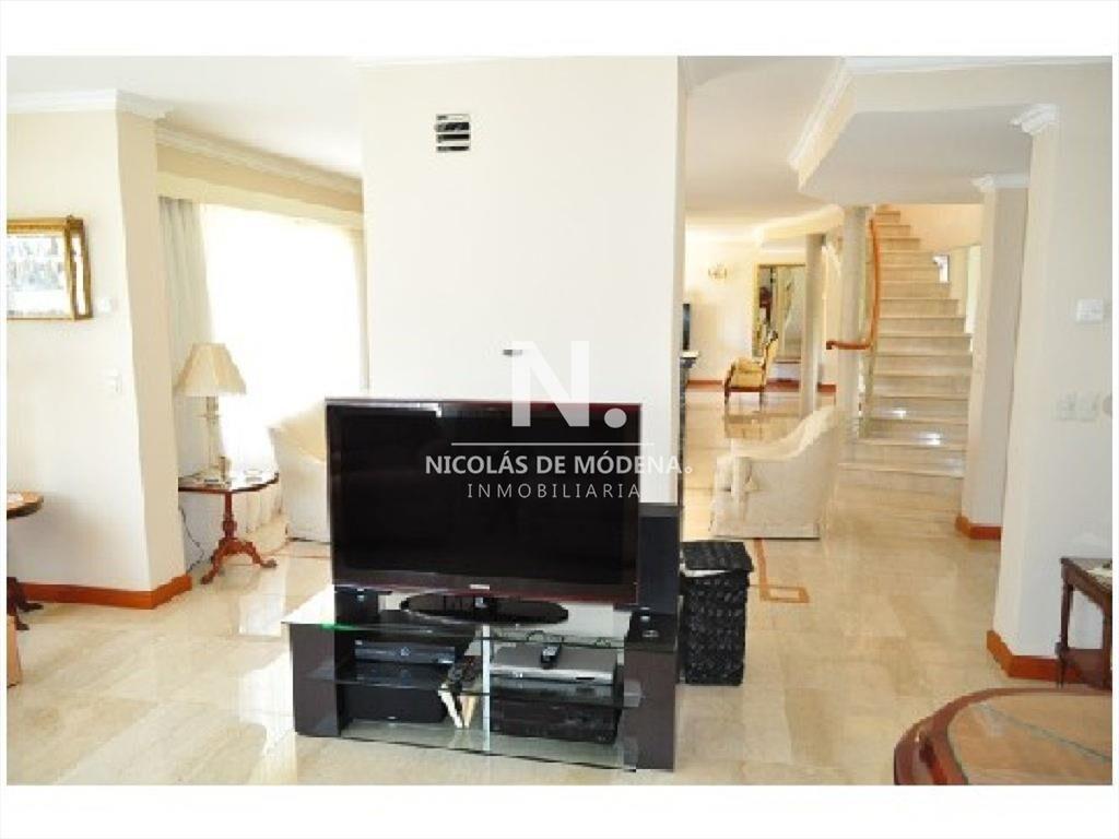 Casa en Mansa a metros del mar de 5 dormitorios en venta.