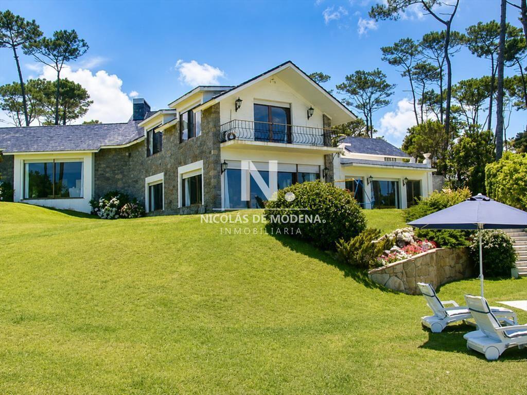 Amplia casa en venta en Playa Mansa, Punta del