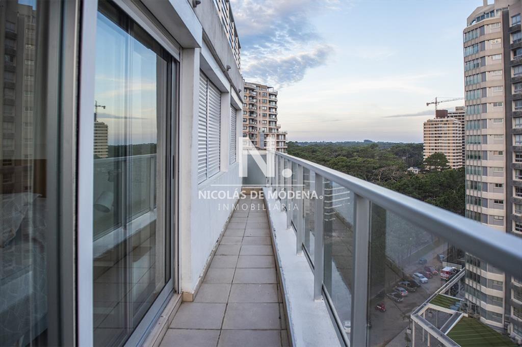 Vende apartamento de 3 dormitorios en Roosevelt