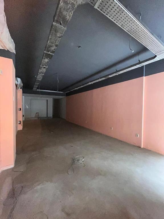 Alzaibar y Peatonal Sarandi, 80 m2, 5 mts de frente , recic