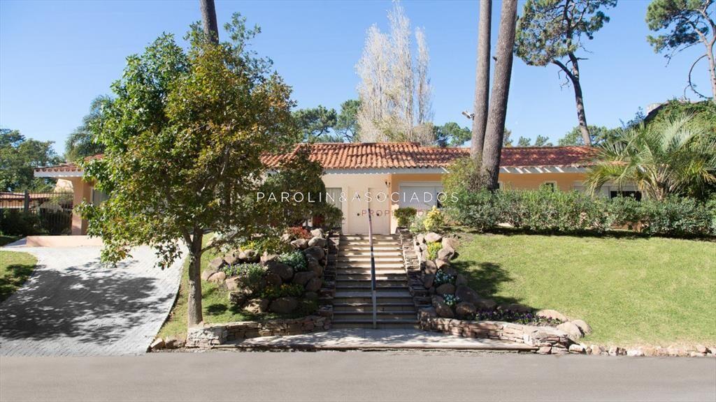 MUY LINDA CASA EN ENTORNO SUPER AGRADABLE
