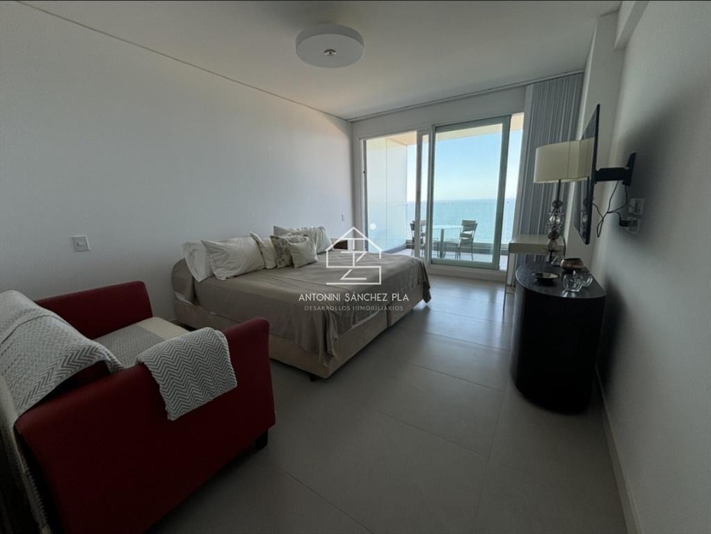 Vende apartamento de 3 dormitorios con vista al mar en Brav