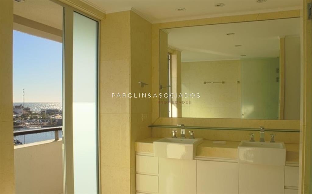 Penthouse de 4 dormitorios en venta en edificio