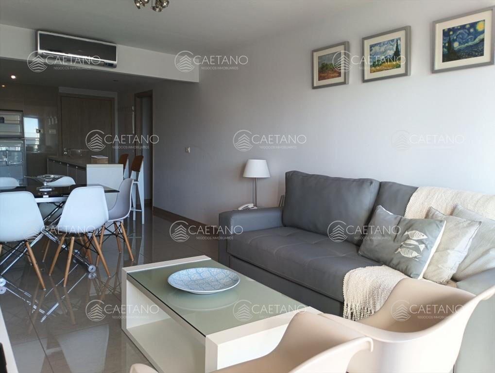 Un dormitorio y medio con vista a Playa Mansa