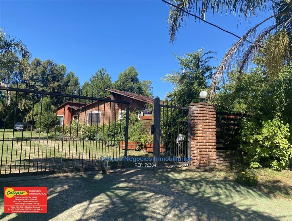 Venta de Complejo de 5 casas de 2 dorm. en Atlantida -
