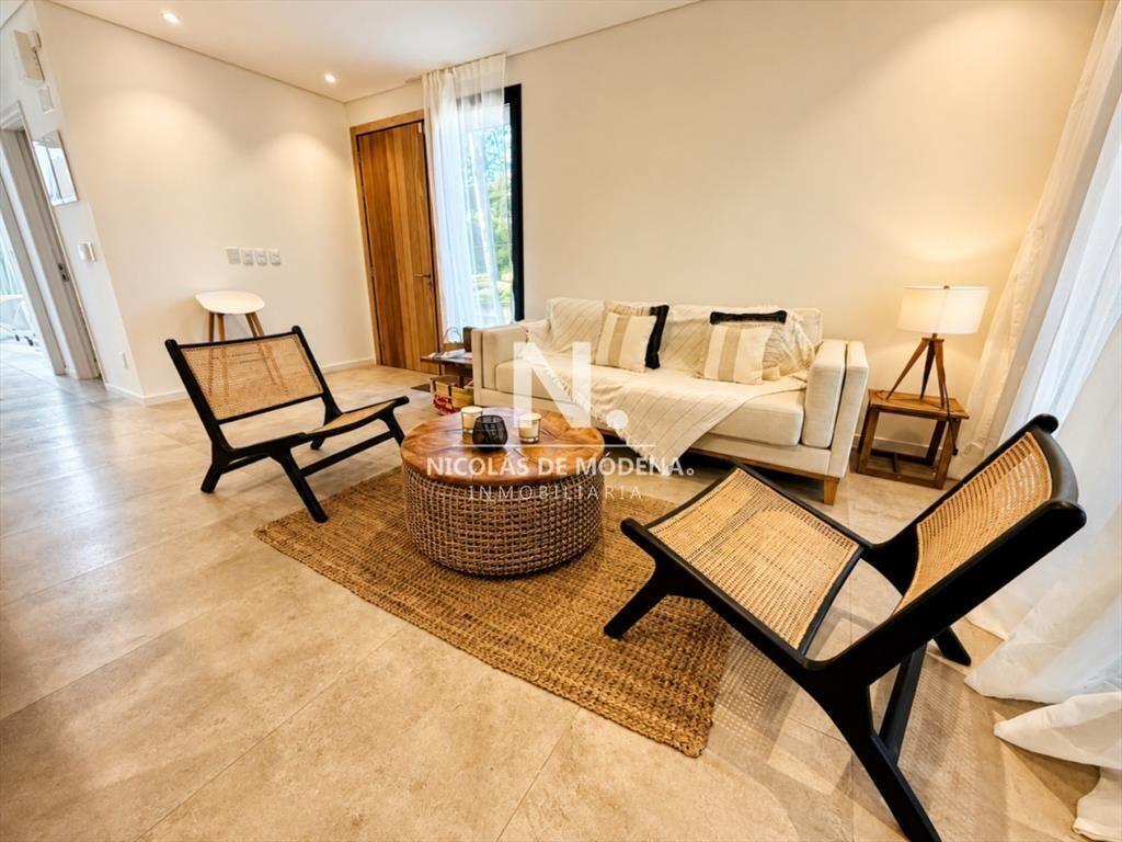 En venta casa de 2 plantas en Bosque Barra, Punta