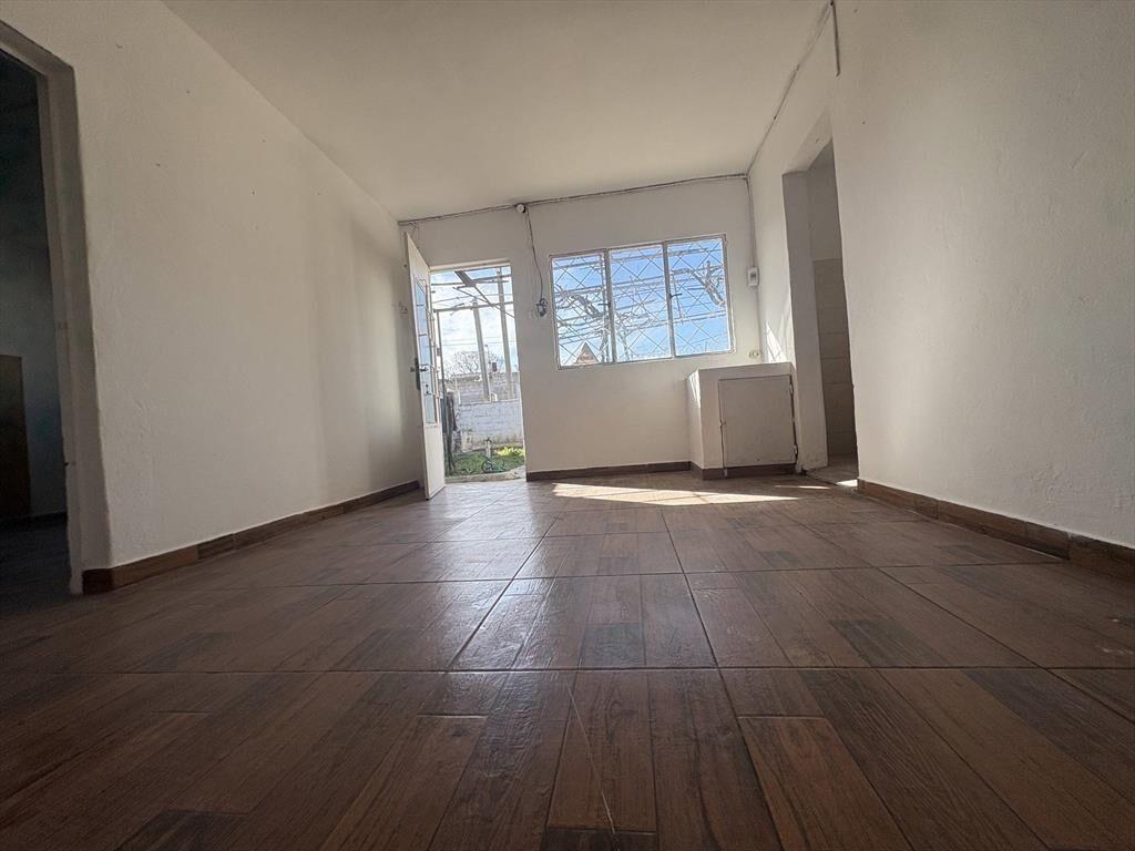 Alquiler - Casa con dos dormitorios, parrillero y patio en N