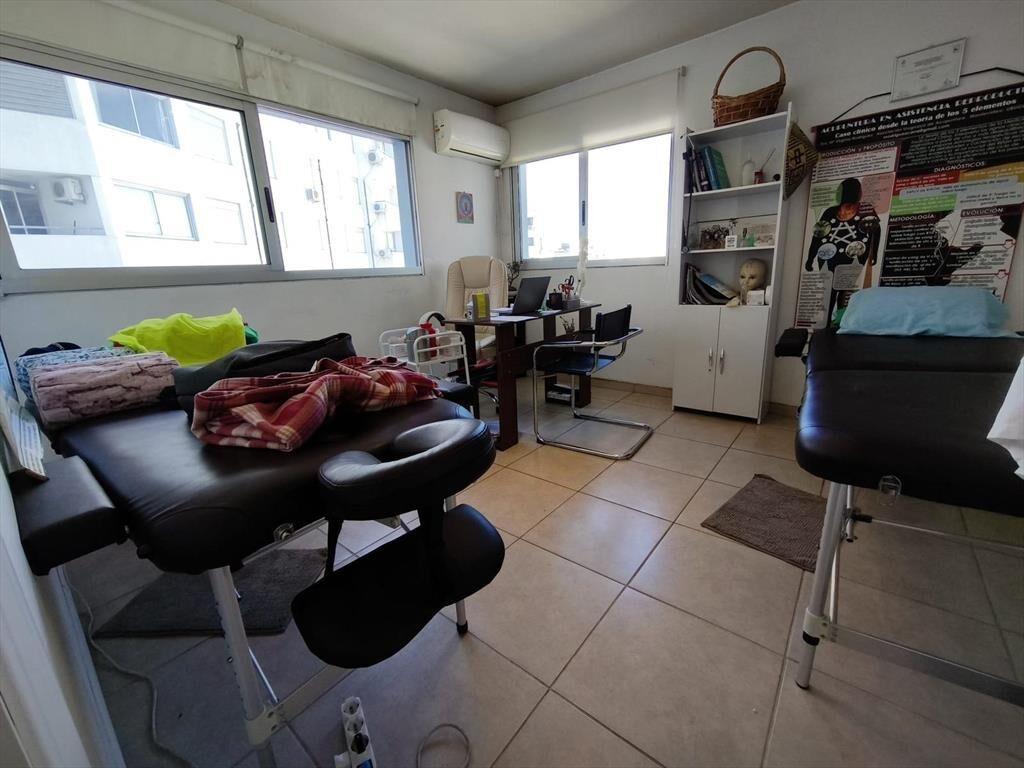 Venta en Tres Cruces de Apartamento para Oficina en Torre d