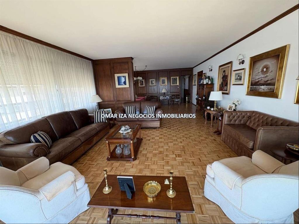 VENTA APARTAMENTO RAMBLA POCITOS ESQUINERO DOS GARAJES IMPE