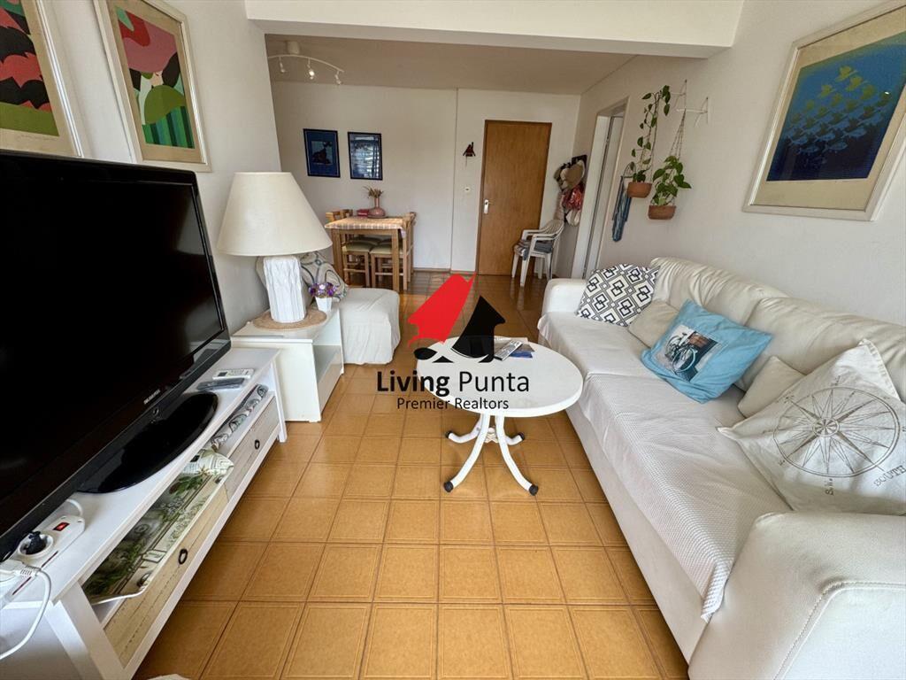 Apartamento a pasos del mar y servicios
