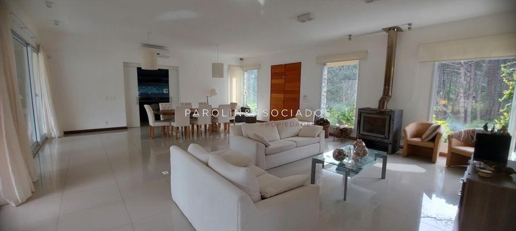 Preciosa casa en venta en Club del lago, Punta