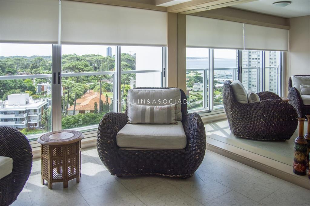 Apartamento en venta de 4 dormitorios con 2 en