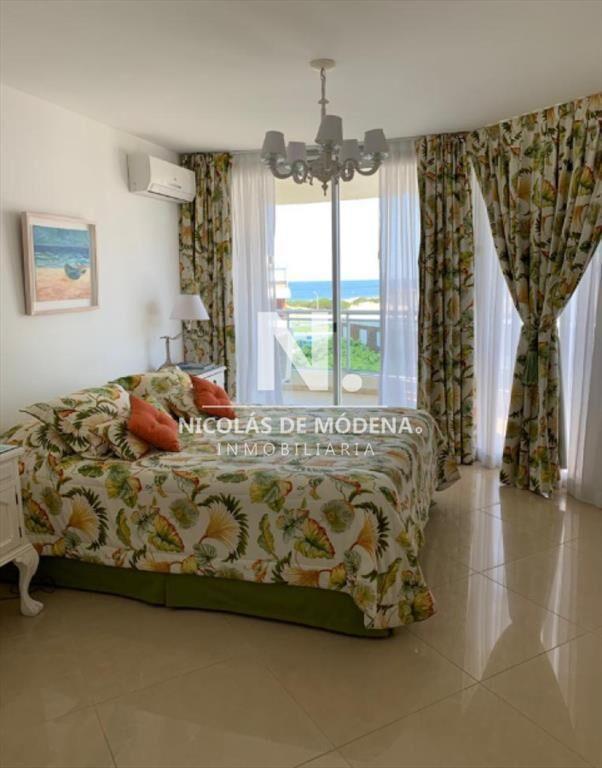 En venta apartamento de 3 dormitorios con vista