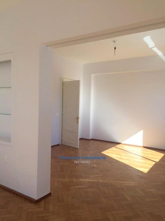 Excelente residencia frente a la Plaza Fabini