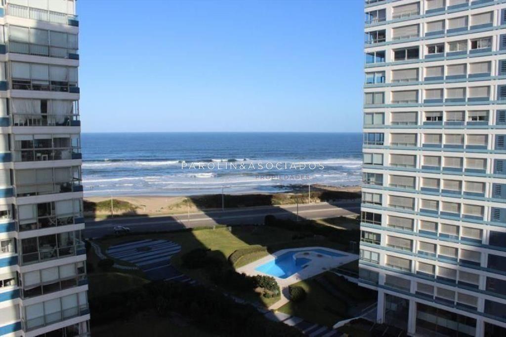 Apartamento en venta de 3 dormitorios en Ocean Tower, Punta