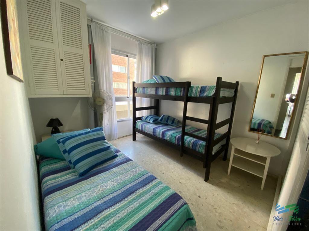 En venta apartamento 2 dormitorios sobre calle