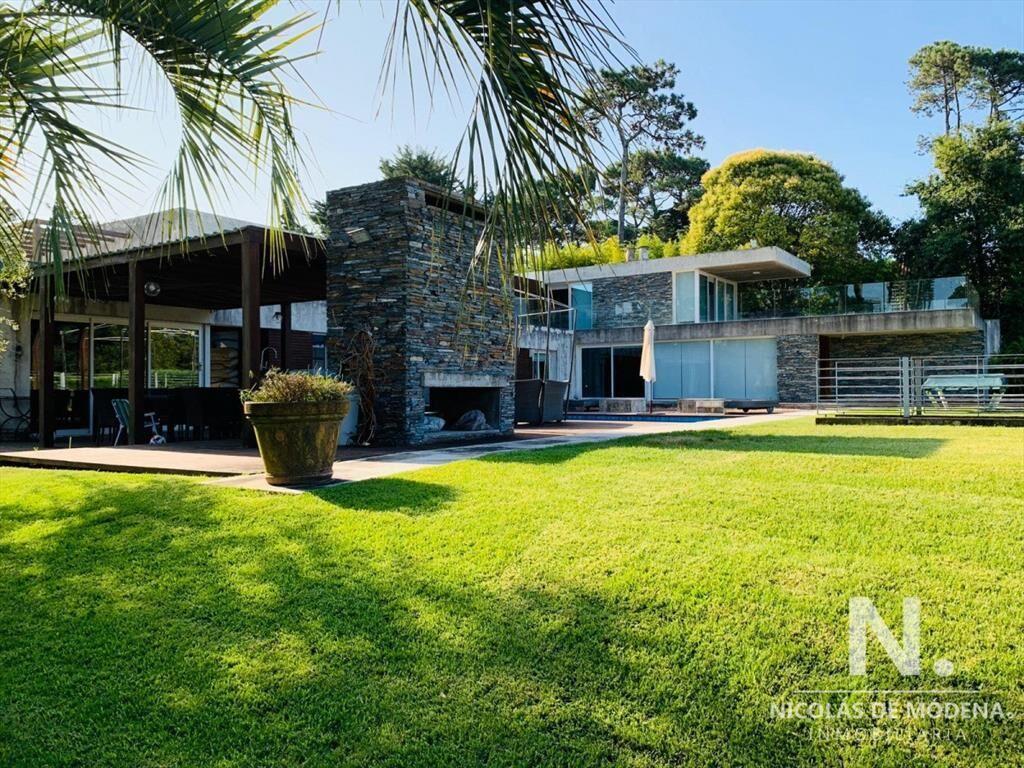 Importante residencia en Venta, Playa Mansa, Punta del Este