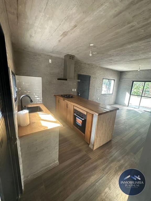 Casa en venta c/ cochera en Los Titanes