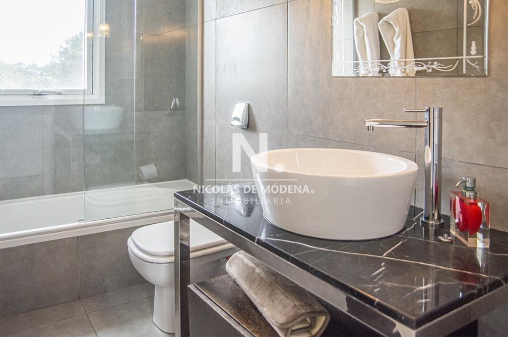 Apartamento en venta y alquiler. Playa Mansa 2