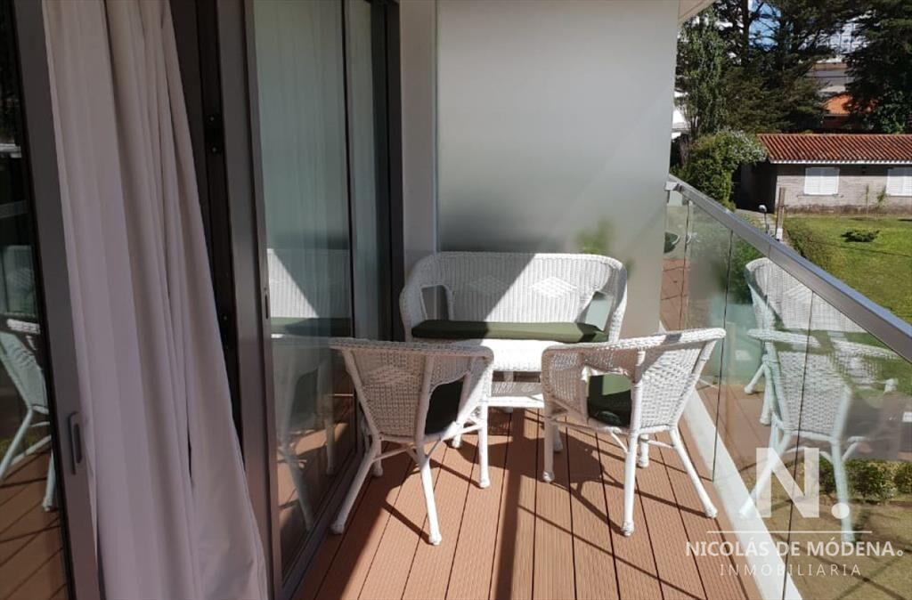 Apartamento en Brava 1 y 12 dormitorios en venta. Edificio